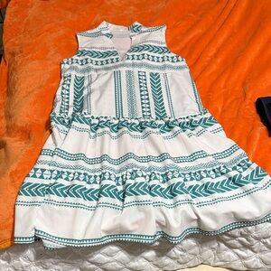 Womens Sleeveless White and Green Patterned Dress